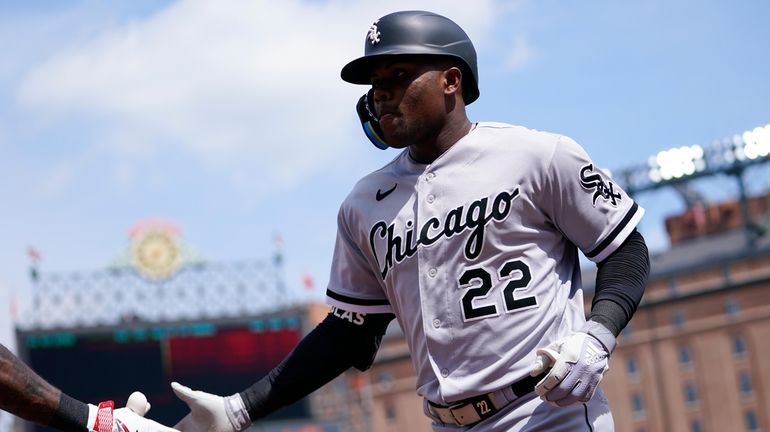 Luis Robert Jr. homers in return as Chicago White Sox top Chicago