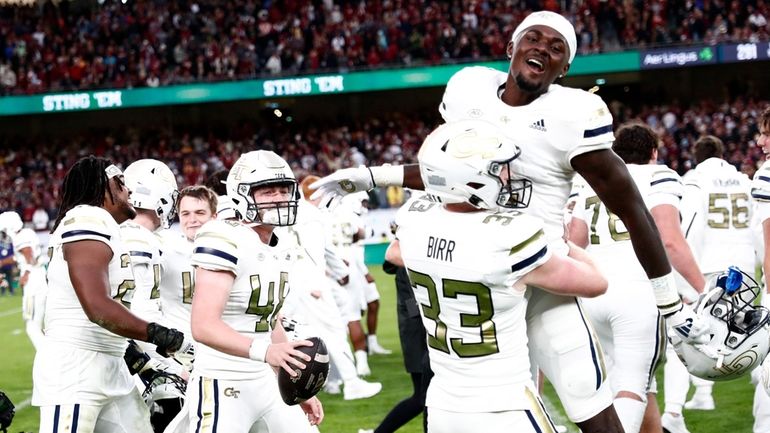 Georgia players celebrate after the NCAA college football game between...