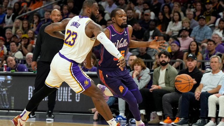 Los Angeles Lakers forward LeBron James (23) knocks the ball...