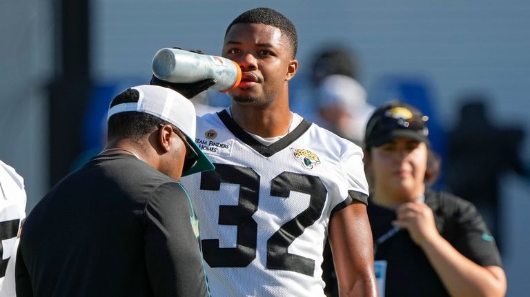 Jacksonville Jaguars cornerback Tyson Campbell (32) cools off during a...