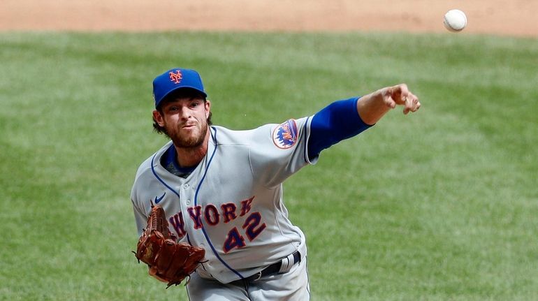 Steven Matz #32 of the Mets pitches in relief against...