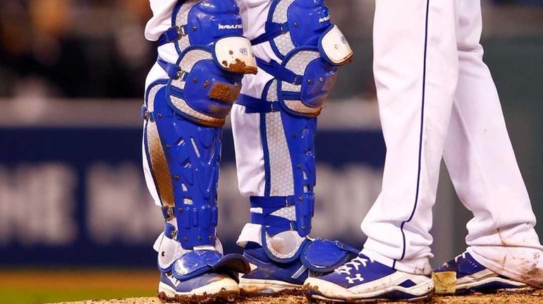 World Series 2015: Substance spotted on Salvador Perez's shin