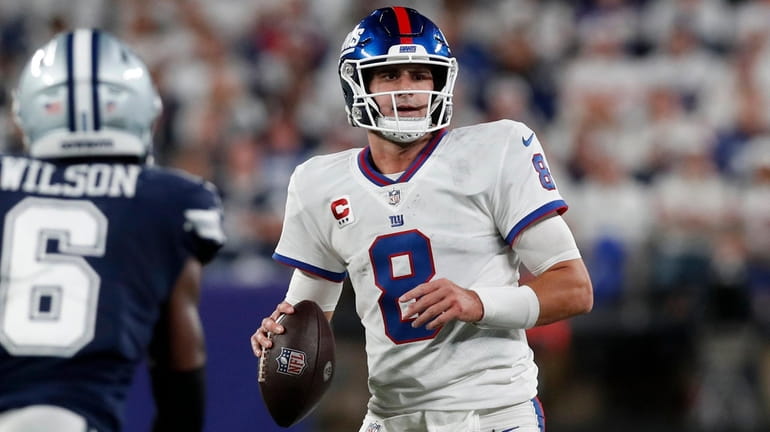 Giants' Daniel Jones, for now, is on the wrong side of memorable moments -  Newsday