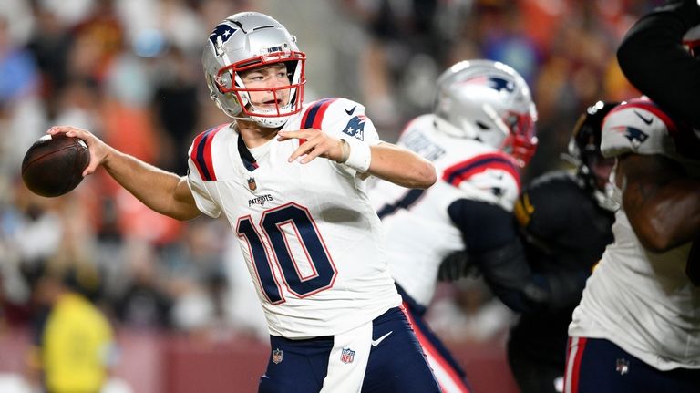 New England Patriots quarterback Drake Maye (10) passes against the...