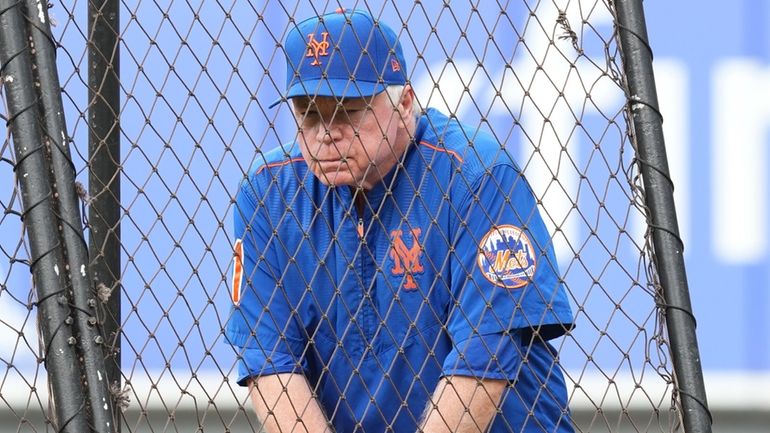 Mets manager Buck Showalter looks on during batting practice prior to...