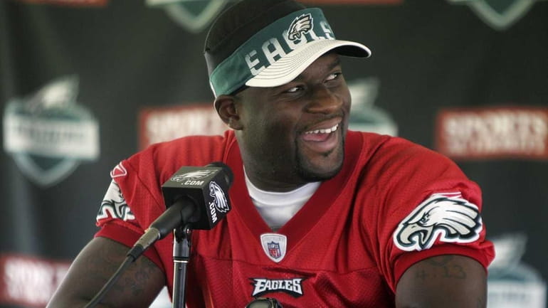 Philadelphia Eagles quarterbackl Vince Young laughs as he is introduced...