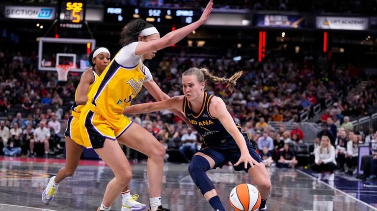 Indiana Fever guard Kristy Wallace (3) drives around Los Angeles...