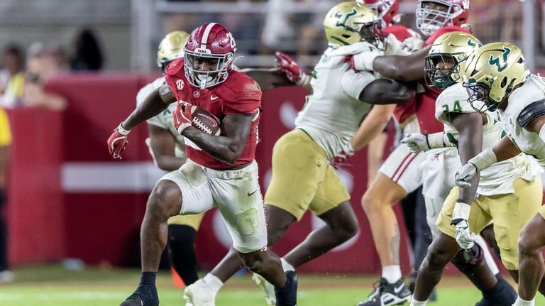 Alabama running back Jam Miller (26) runs the ball during...