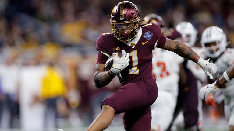 Minnesota running back Darius Taylor runs for a touchdown against...