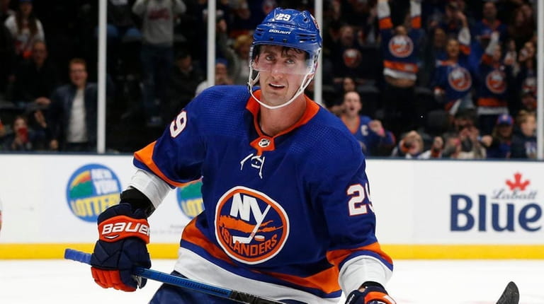 New York Islanders' Nelson scores gorgeous OT goal, extends team point  streak to 16