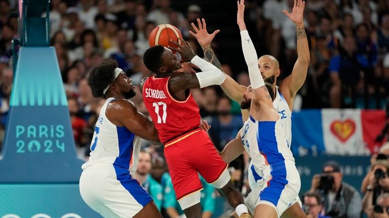 Dennis Schroder (17), of Germany battles for the ball against...