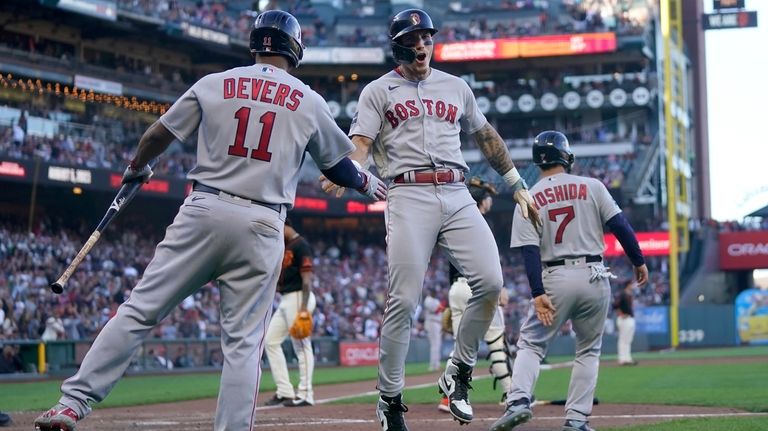 Red Sox 3, Giants 4 F/11: Lack of Production Walks Sox Off Once