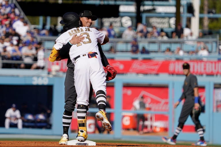 American League's Aaron Judge, of the New York Yankees, walks back to the  dugout after striking out during the third inning of the MLB All-Star  baseball game against the National League, Tuesday