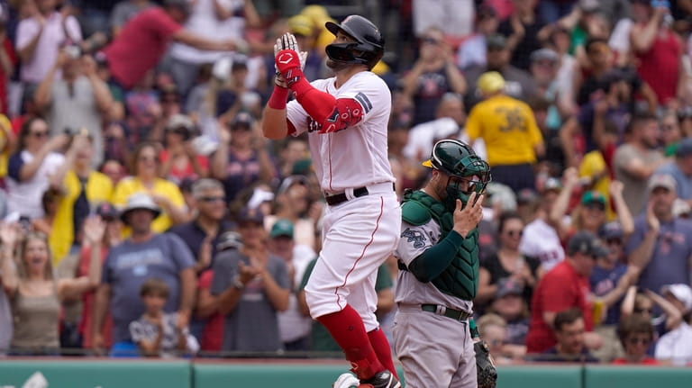 Red Sox rally, extend winning streak heading into All-Star break