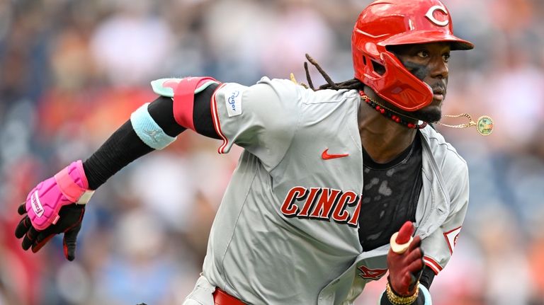 Cincinnati Reds' Elly De La Cruz runs after hitting a...