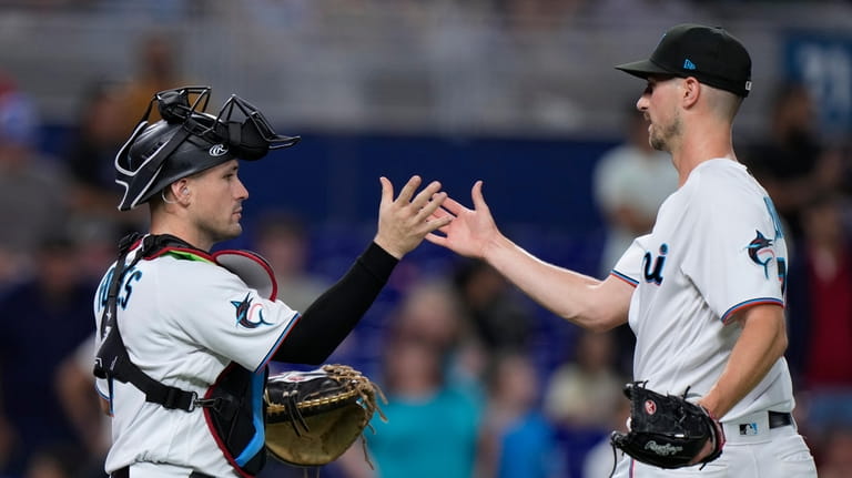 Luis Arraez's pinch-hit single helps Marlins win fourth straight