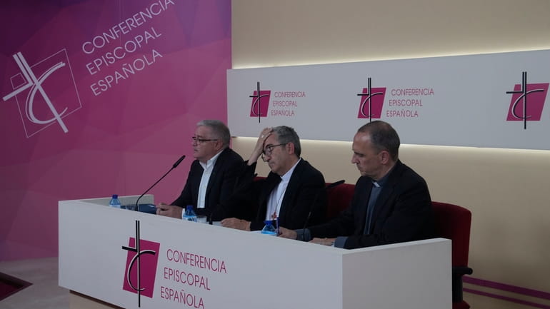 The president of the Spanish Episcopal Conference, Luis Arguello, centre...