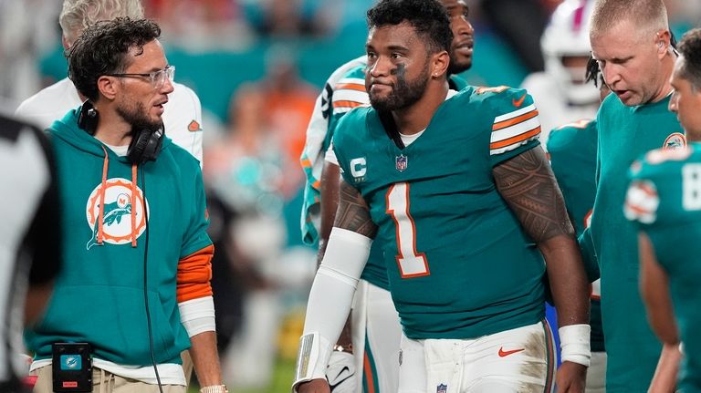 Miami Dolphins head coach Mike McDaniel talks to quarterback Tua...