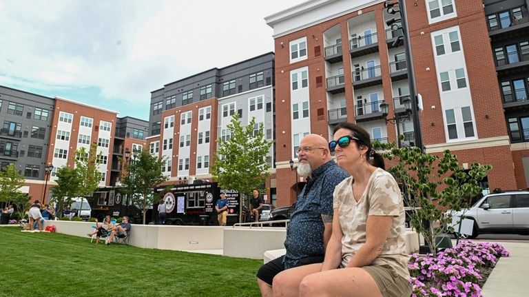 Leith Foster and Denise Runz, of Ronkonkoma, enjoy music in...