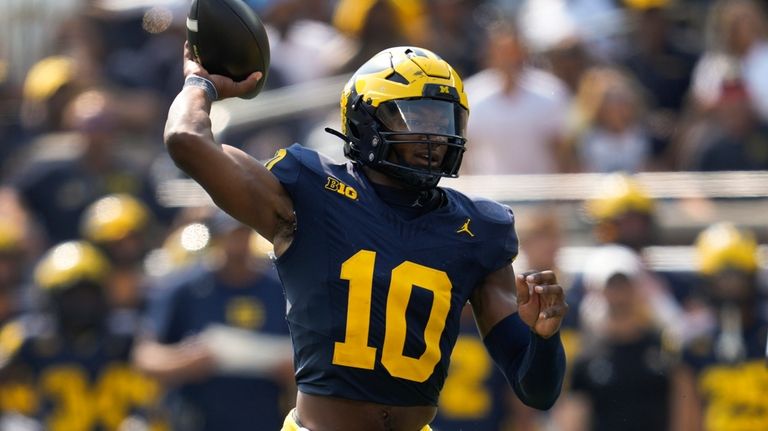 Michigan quarterback Alex Orji (10) throws against Arkansas State in...