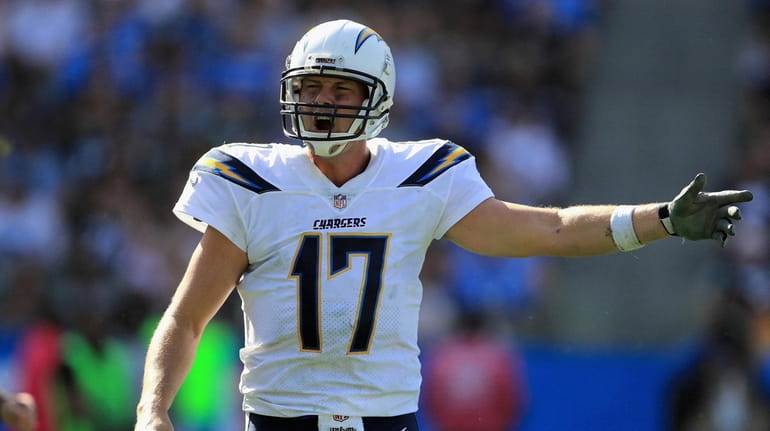 Philip Rivers of the Chargers complains about a referees call...