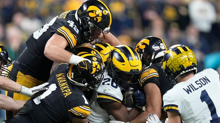 Iowa Football: Analytics say Hawkeyes are a top 10 team