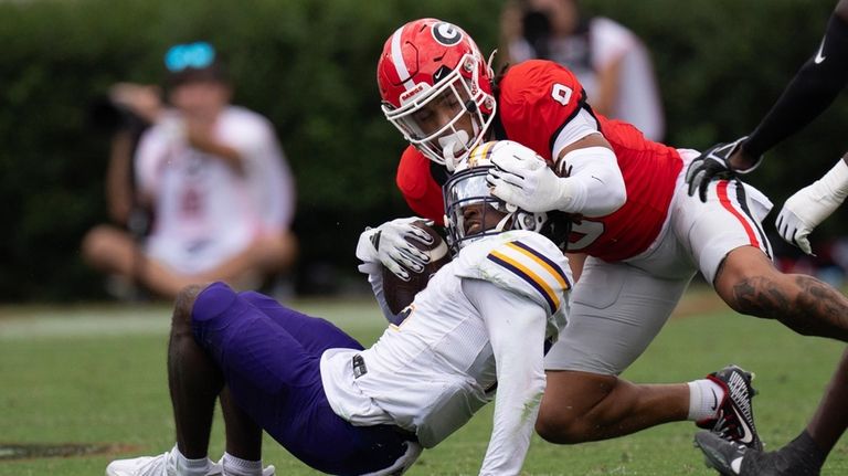 Georgia defensive back Justyn Rhett (9) is called for a...