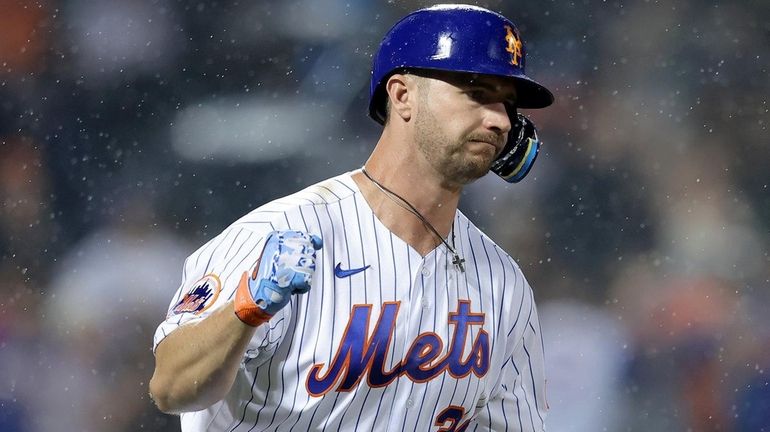 New York Mets designated hitter Pete Alonso  pumps his fist...