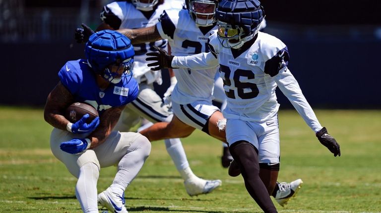 Los Angeles Rams running back Ronnie Rivers, left, and Dallas...