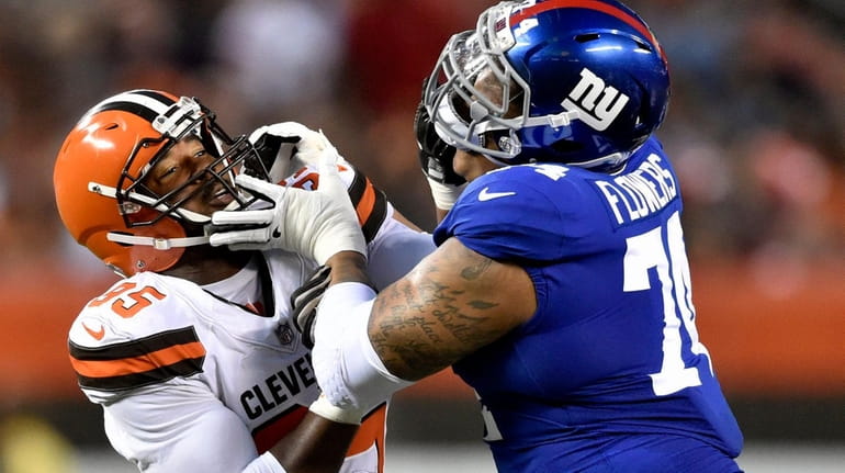 Giants offensive tackle Ereck Flowers stops Browns defensive end Myles...