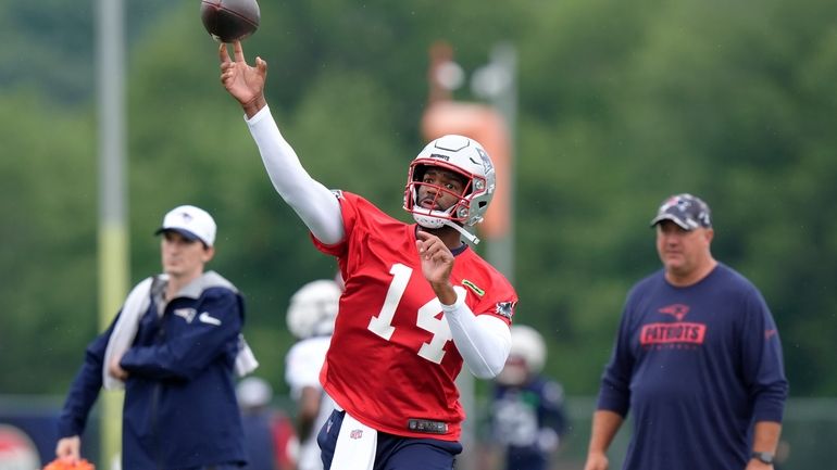 New England Patriots quarterback Jacoby Brissett (14) passes the ball...