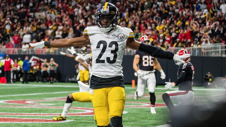 Steelers re-sign safety Kazee, tight end Gentry - Newsday