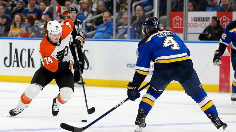 Tippett snaps tie in 3rd period as Flyers beat Blues 4-2 for 4th ...