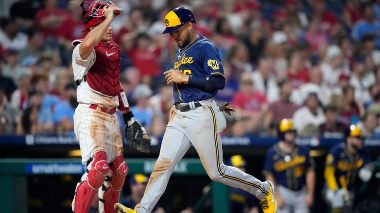 Contreras drives in 3 runs as Brewers beat Giants 7-5