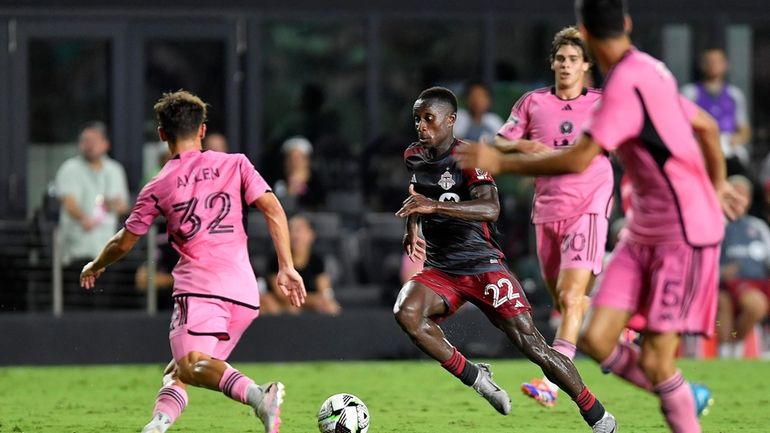 Toronto FC midfielder Richie Laryea (22) dribbles through the Inter...