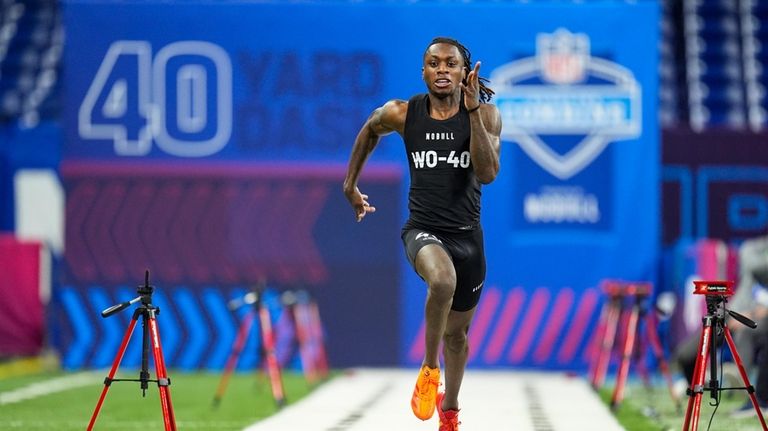 Texas wide receiver Xavier Worthy runs the 40-yard dash at...