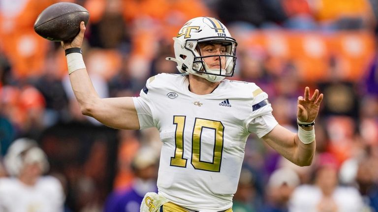 Georgia Tech quarterback Haynes King (10) passes the ball during...