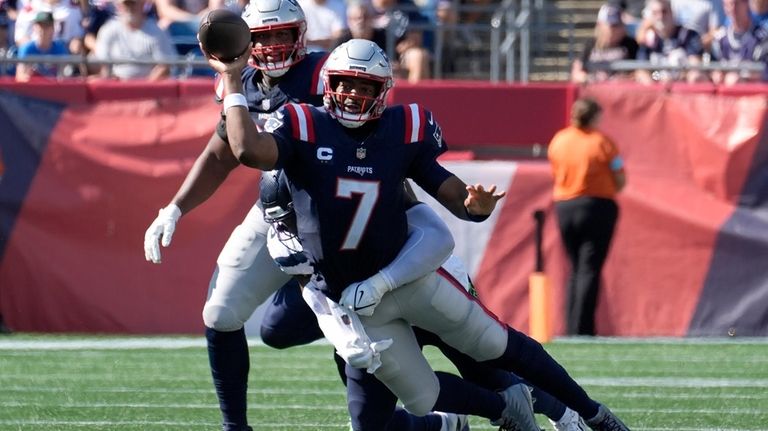 New England Patriots quarterback Jacoby Brissett (7) is brought down...