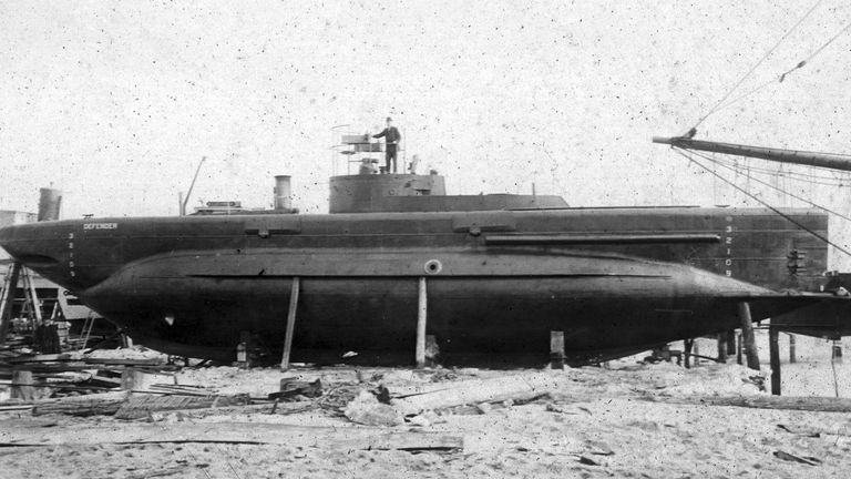 A 1907 photo of the Defender submarine.