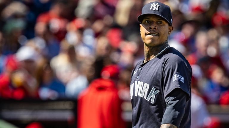 Yankees’ starting pitcher Marcus Stroman leave the game in the...