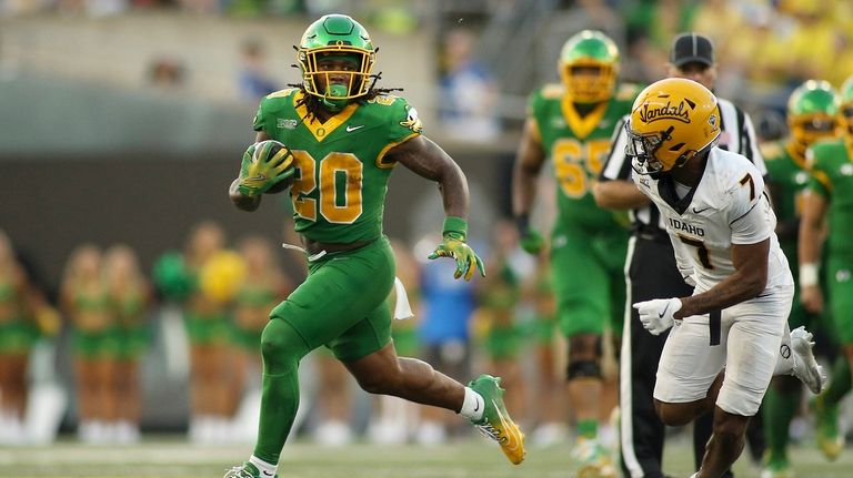 Oregon running back Jordan James (20) runs the ball against...