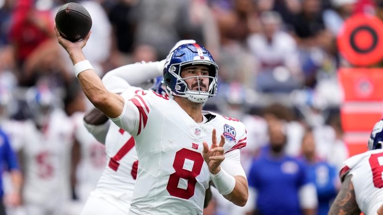 New York Giants quarterback Daniel Jones (8) throws a pass...