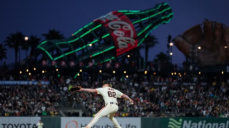 San Francisco Giants' Logan Webb (62) pitches to an Oakland...