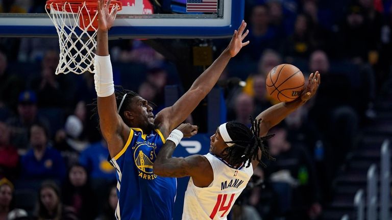 Los Angeles Clippers guard Terance Mann, right, tries to shoot...