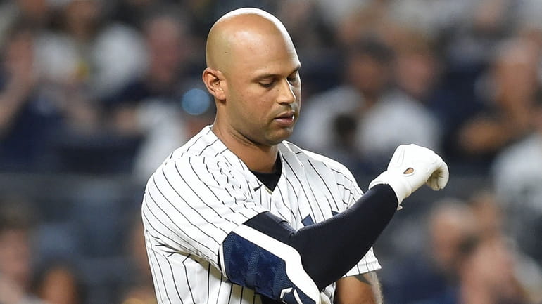 Aaron Hicks Booed In His Yankee Stadium Return