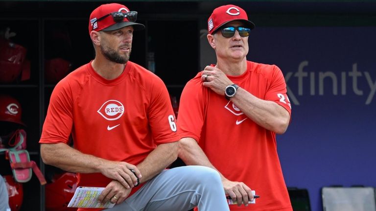 Cincinnati Reds bench coach Jeff Pickler, left, watches the Washington...