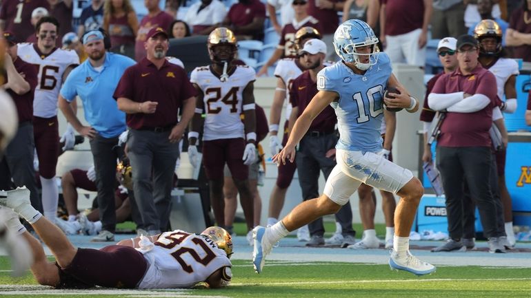 Minnesota defensive lineman Danny Striggow (92) dives but misses North...