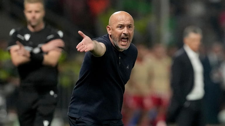 Fiorentina's head coach Vincenzo Italiano gestures during the Conference League...