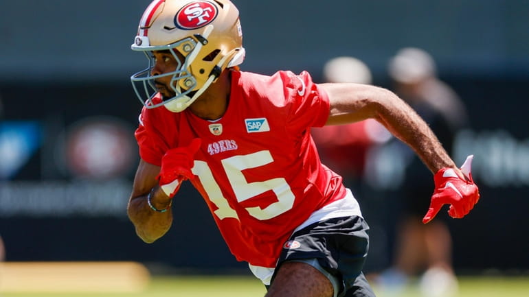 San Fransisco 49ers' Jauan Jennings (15) practices with the NFL...