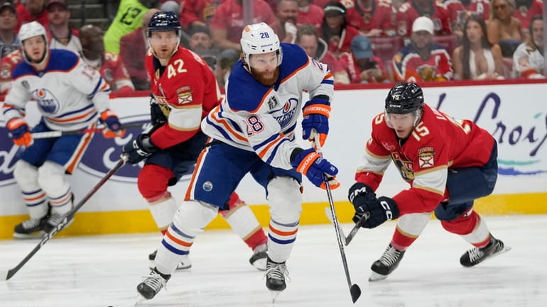 Edmonton Oilers right wing Connor Brown (28) controls the puck...